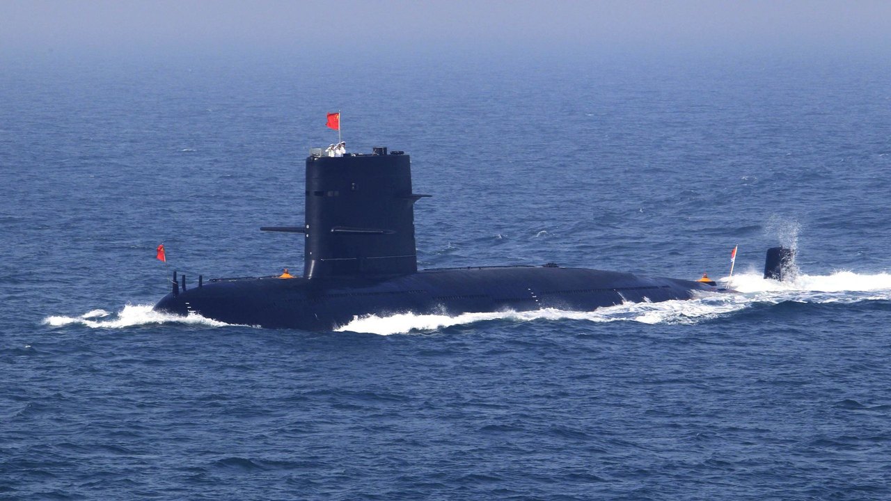 China e Rússia exibem submarinos juntos em exercício naval