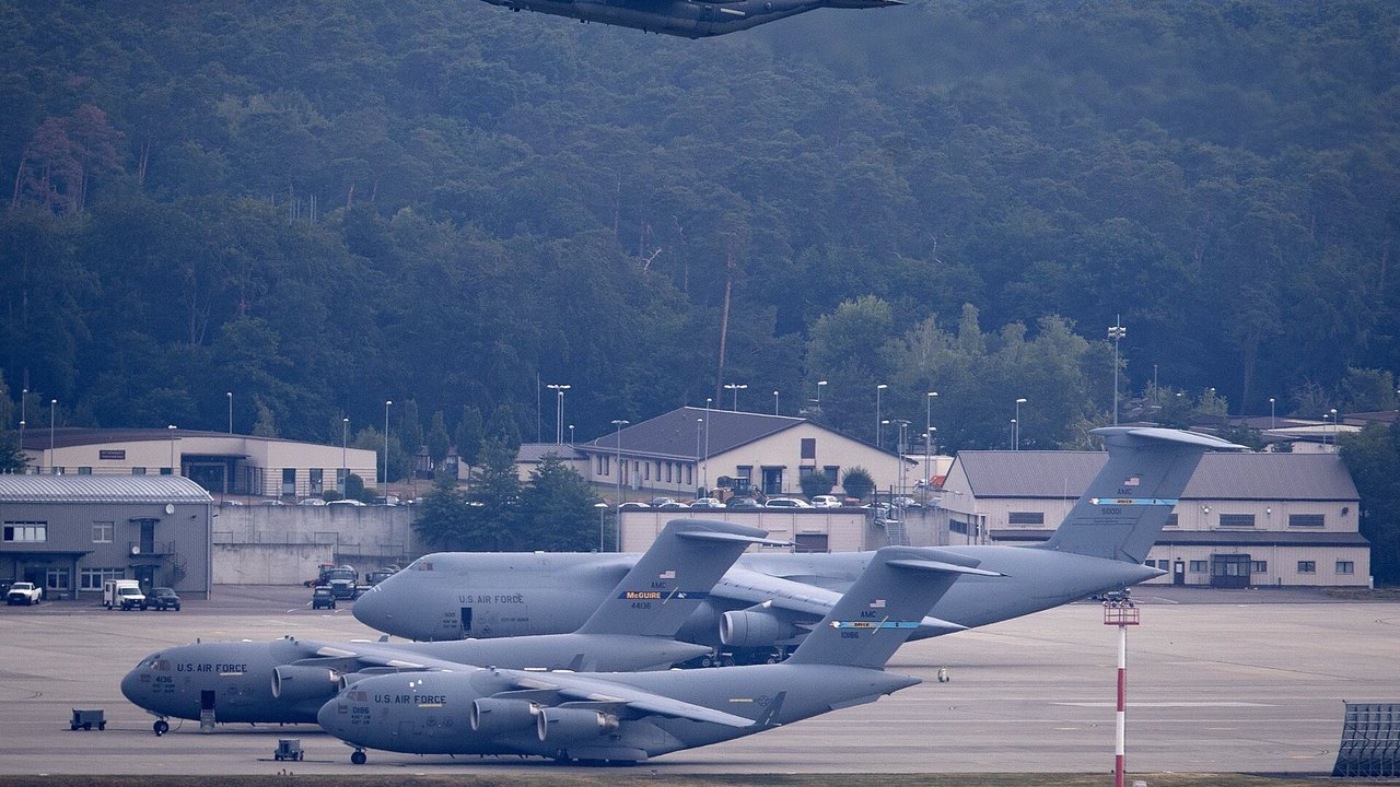Mídia: França enviará caças nucleares à Alemanha para 'deter russos' se EUA retirarem tropas do país