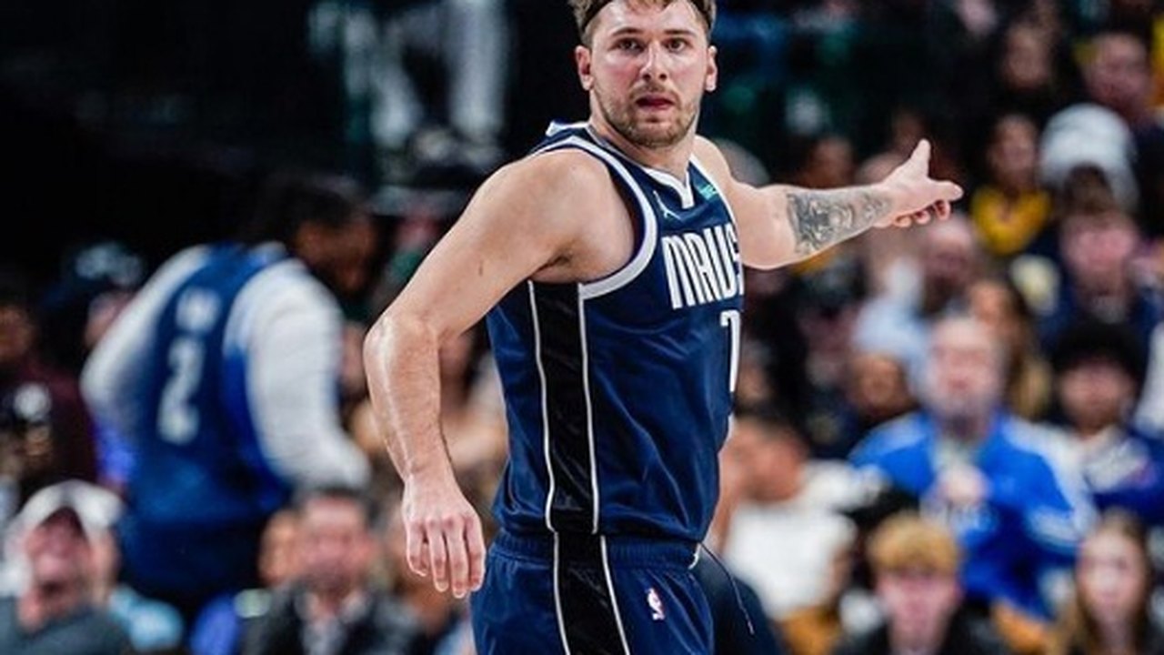 Luca Doncic banca o 'Papai Noel' na NBA e distribui presentes no Dallas Mavericks