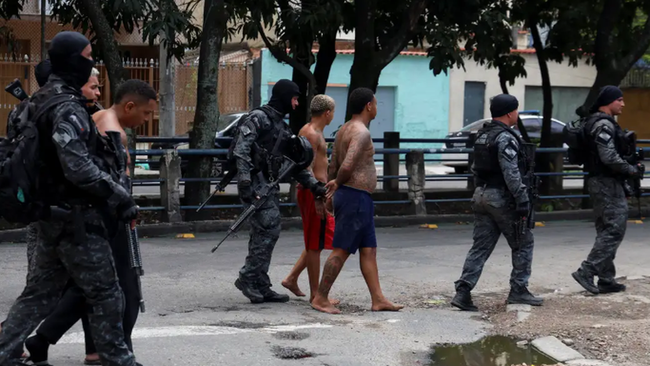 'São heróis da sociedade', diz secretário da PM sobre policiais mortos em operação no Alemão e na Penha