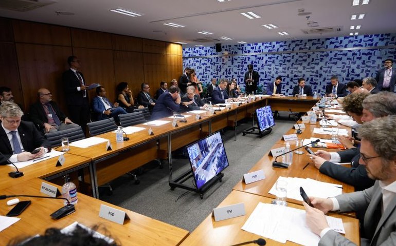 Motta marca votação do projeto do Imposto de Renda; relator diz que clima é de contribuição