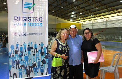 Nascidos no CE, idosos garantem RGs durante campanha em Penedo