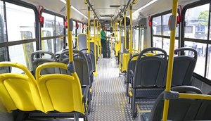 ONIBUS LIMPEZA / Foto: Marcelle Cristinne