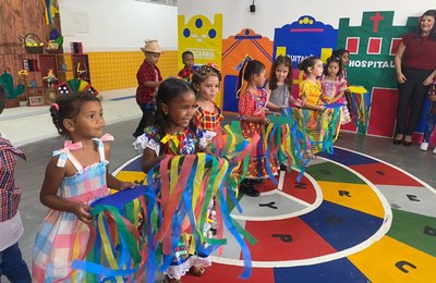 Escolas municipais festejam São João com folguedos, danças e comidas típicas