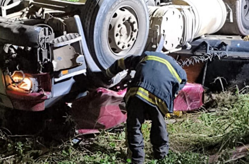 Corpo de Bombeiros atua em acidente com vítima presa às ferragens em Mata Grande