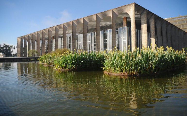 Brasil condena ataques de Israel e EUA contra o Irã, diz Itamaraty