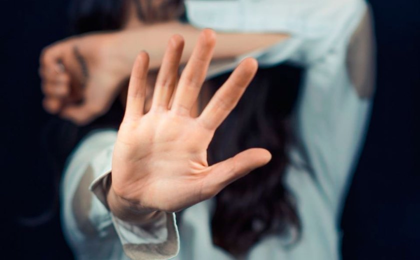 Polícia flagra agressão contra mulher dentro de condomínio em Rio Largo