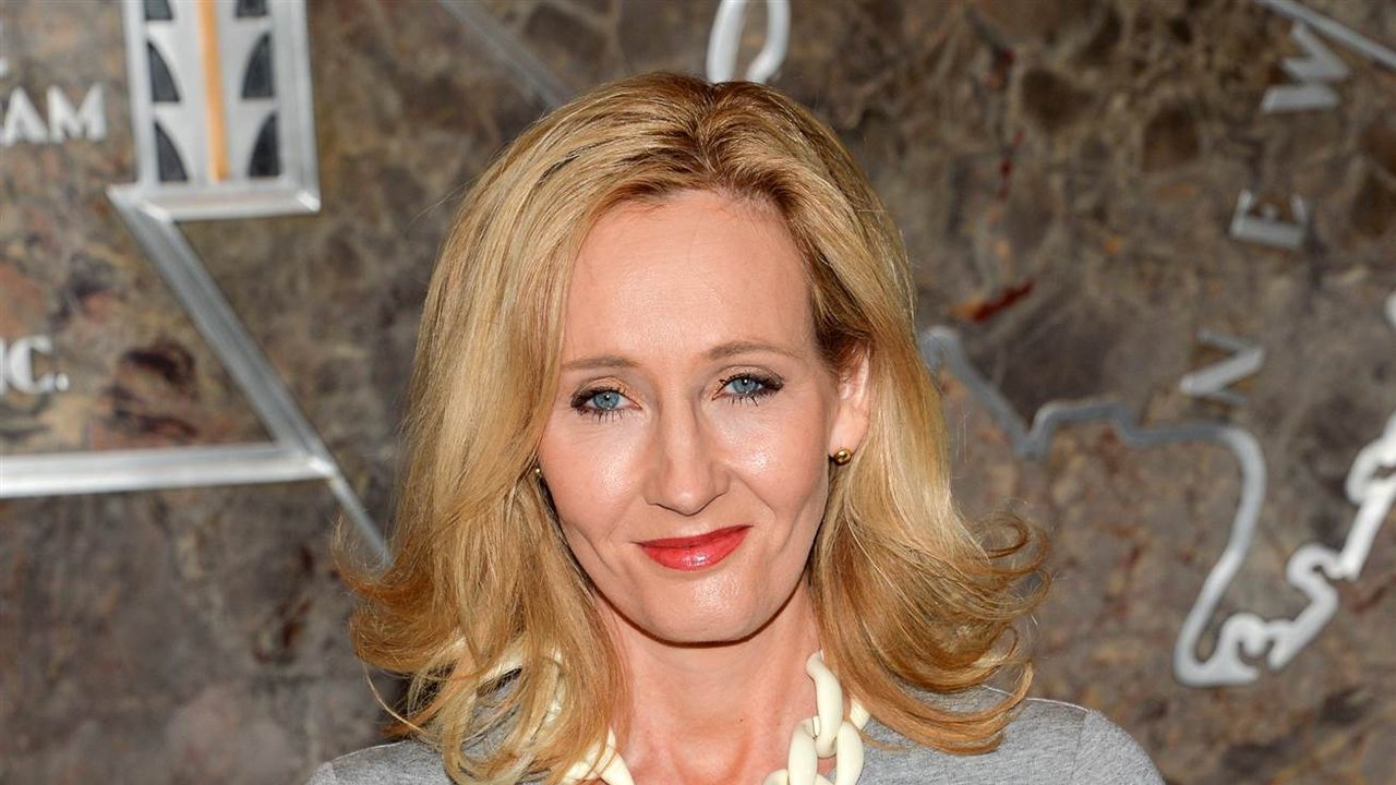 J.K. Rowling pede ajuda do Twitter após mensagem em tom de ameaça