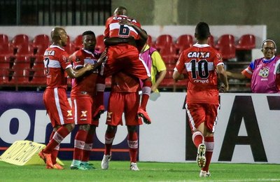 CRB vence Bragantino, reabilita-se e fica a um ponto do G-4