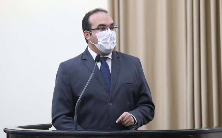 Davi Maia constrói projeto de lei para regulamentar concursos durante pandemia