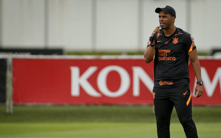 Fernando Lázaro revela conversa com Tite e projeta Corinthians sem rodízio