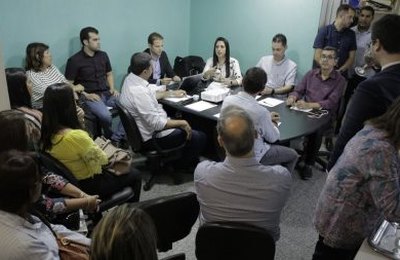Prefeitos aprovam inclusão de projetos da educação no estatuto do Conisul em assembleia