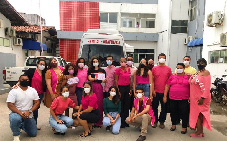 Teca Nelma reúne equipe para doação de sangue em Maceió