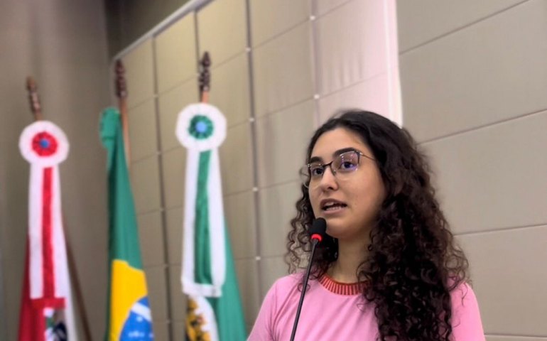 Teca Nelma faz denúncia ao Ministério Público sobre manifestações antidemocráticas
