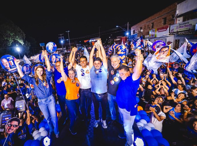Em Craíbas, JHC recebe apoio do prefeito Teófilo Pereira e reúne multidão
