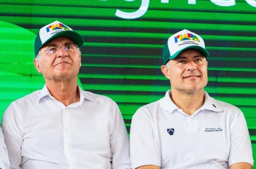 Senador Renan Calheiros entrega máquinas agrícolas a prefeituras de Alagoas na segunda, 16