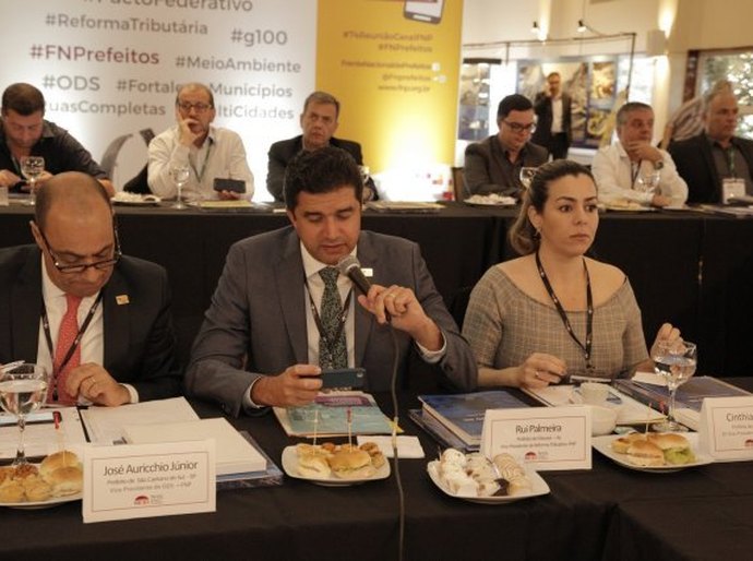 Rui Palmeira participa de reunião da Frente Nacional de Prefeitos
