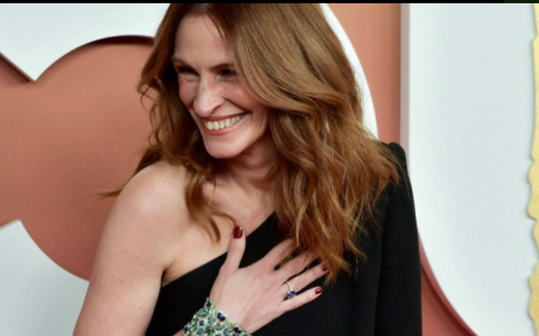 Julia Roberts e Sean Penn promovem sessão de 'Manas' com Dira Paes nos EUA