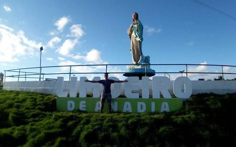 Limoeiro de Anadia celebra 143 anos de emancipação com festa e entrega de novos veículos à Saúde