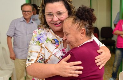 Tereza Nelma é homenageada pela dedicação na defesa da Pessoa Idosa   