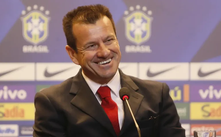 'Se preparou por 10 anos e chegou no mesmo lugar que eu', diz Dunga sobre atuação de Tite na Seleção