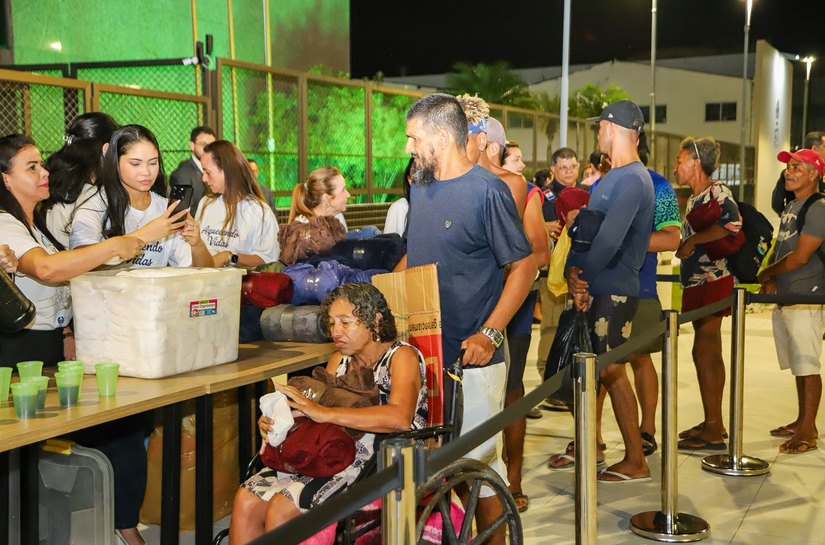 Campanha Aquecendo Vidas entrega cobertores no Centro de Maceió
