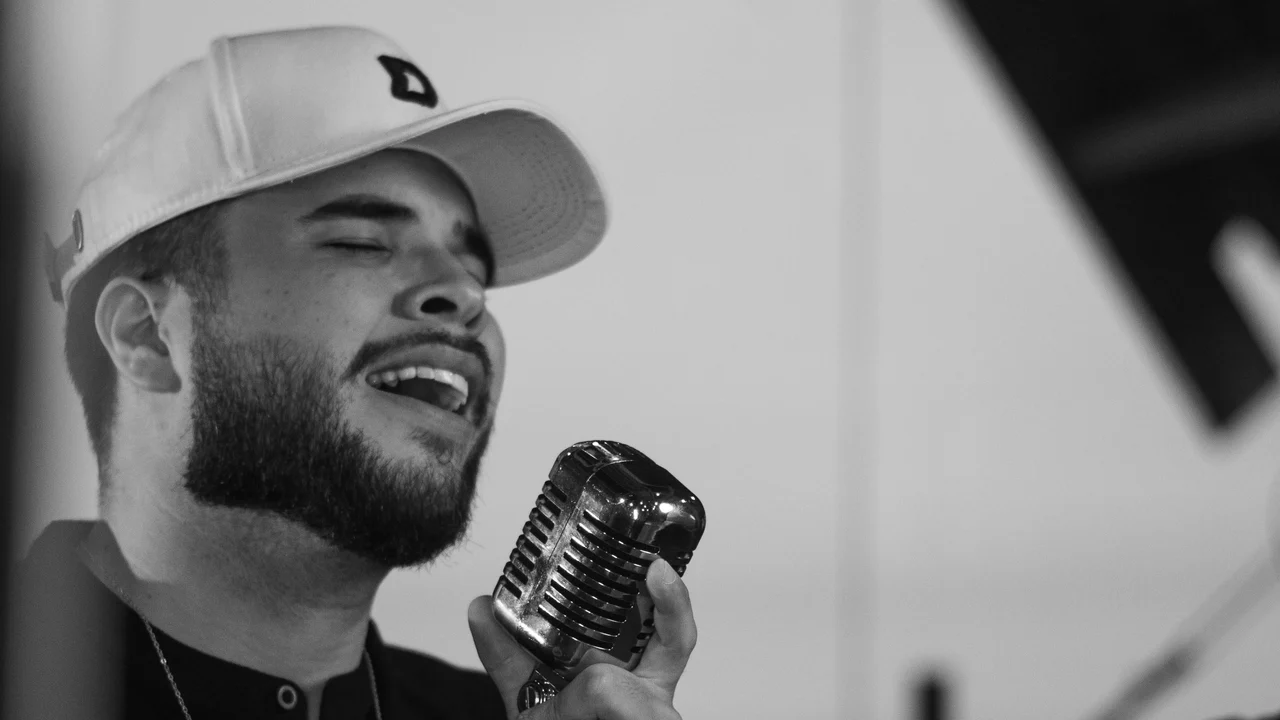 Após perdas na pandemia, estudante usa música para evangelizar