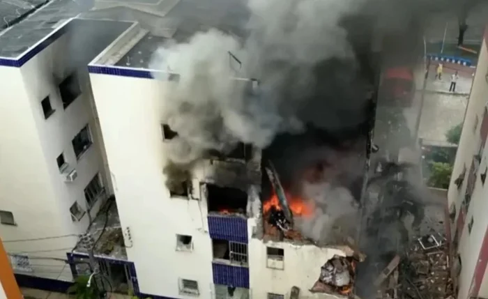 Explosão de gás causa incêndio e deixa bombeiros feridos em Salvador