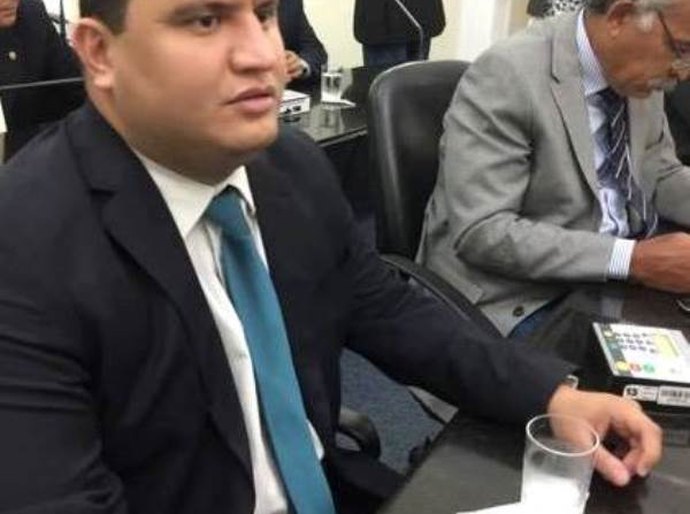Marquinhos Madeira solicita recapeamento em Avenida de Maceió