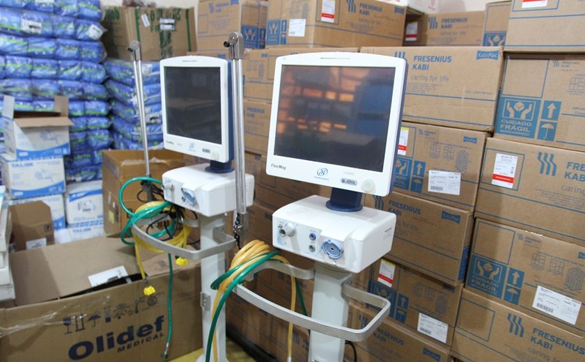 Marcius Beltrão recebe equipamentos do Estado destinados à montagem de UTI em Penedo