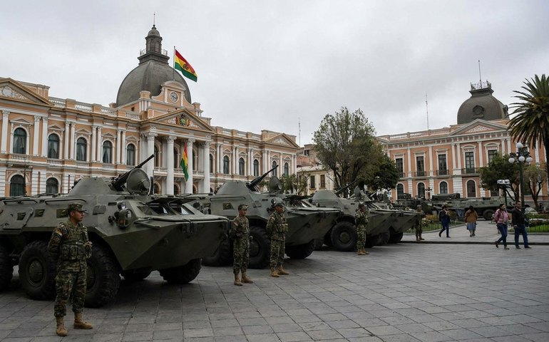 Congresso da Bolívia autoriza presidente a declarar estado de exceção e recorrer a militares