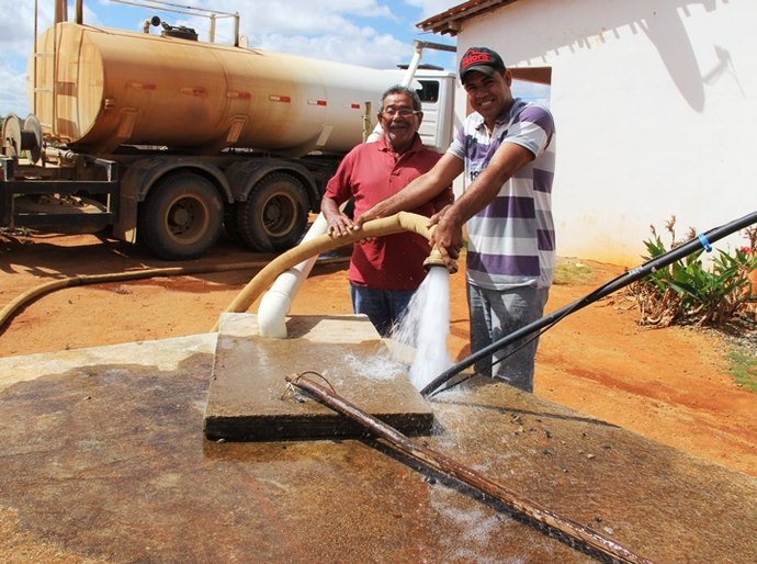 Agricultura leva água a comunidades rurais para minimizar problemas da seca