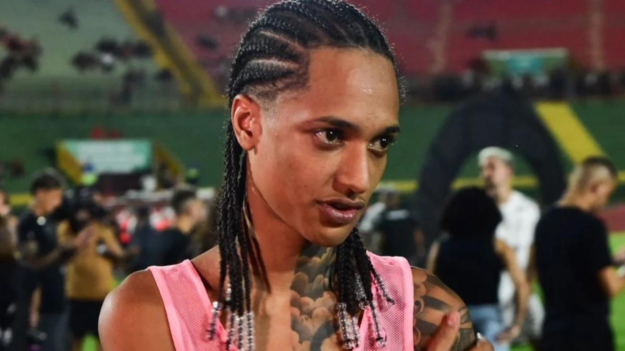 Imagem ilustrativa sobre Rapper Oruam garante liberdade com HC e surpreende fãs ao retirar tornozeleira em live