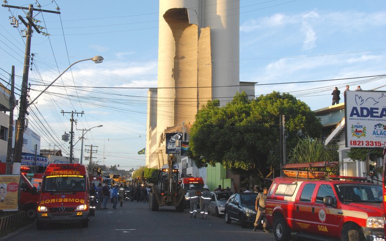 Sesau monta operação de salvamento para socorrer vítimas de desabamento no Moinho Motrisa