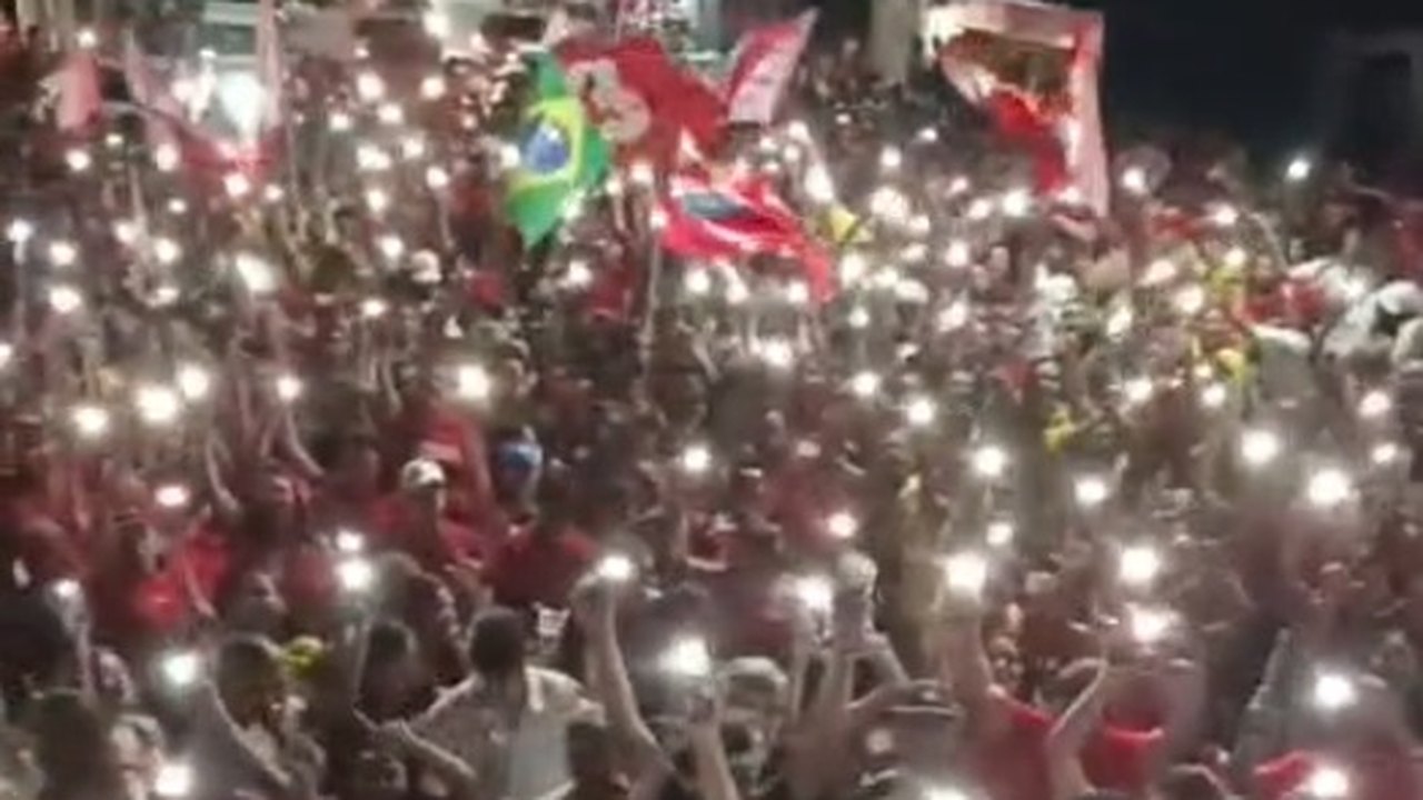 Apoiadores de Lula se reúnem na Cinelândia