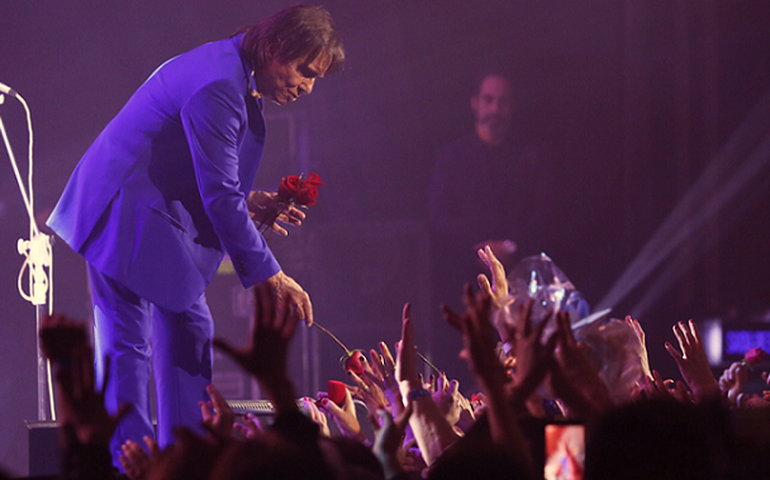 Roberto Carlos divulga agenda de seus próximos shows