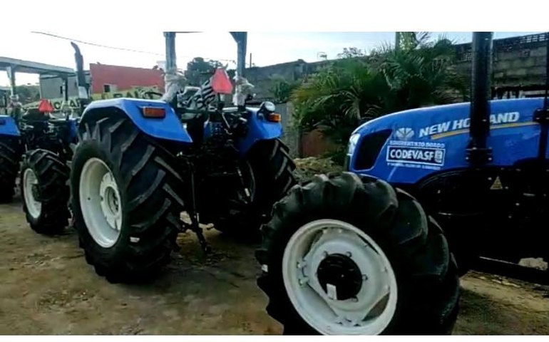Pedro Vilela garante tratores, caminhões, grades aradoras e kits de processamento ao pequeno agricultor do Vale do Paraíba