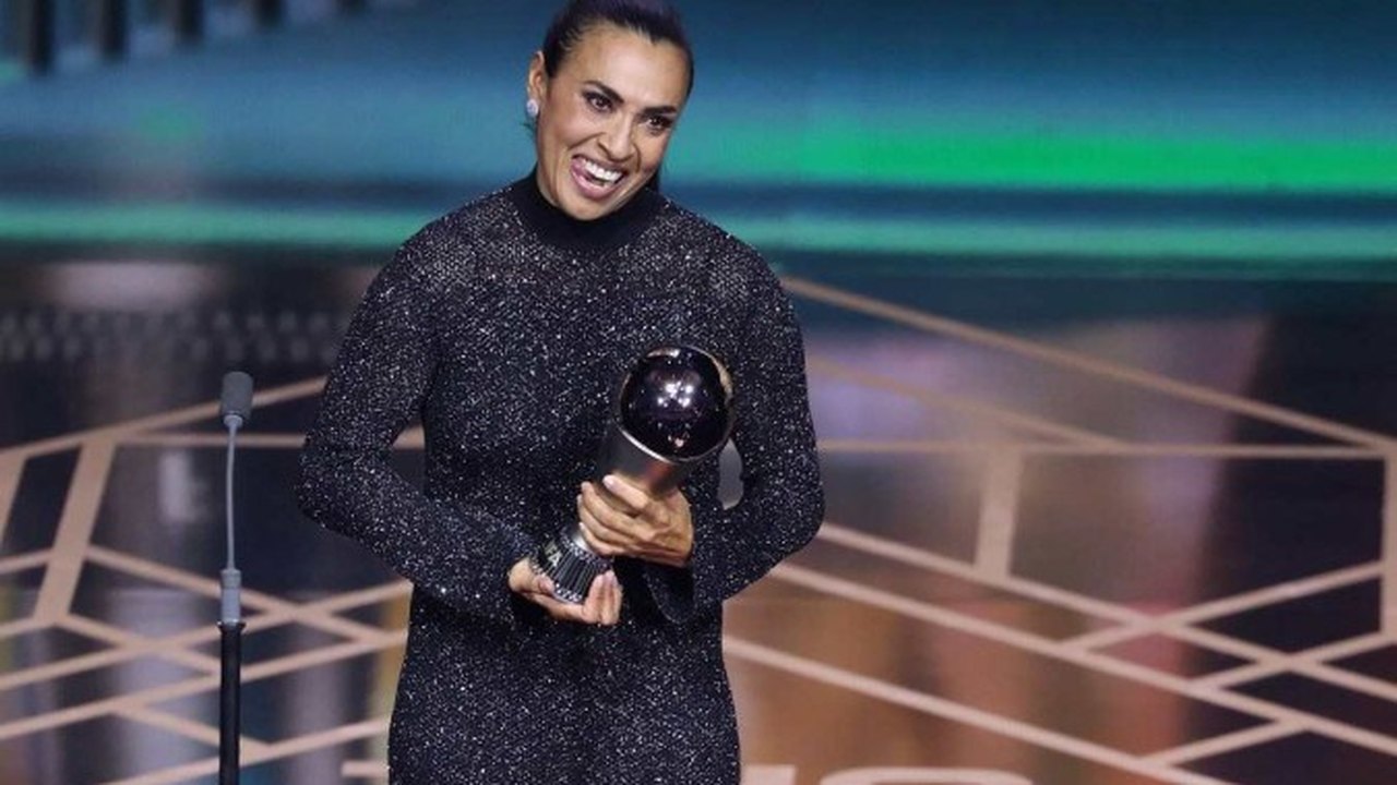 Com homenagem à rainha Marta, Fifa coroa melhores do mundo