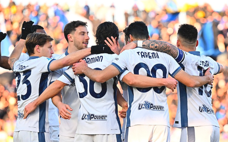 Inter de Milão vence a 6ª seguida e pressiona o Napoli na briga pela ponta do Italiano