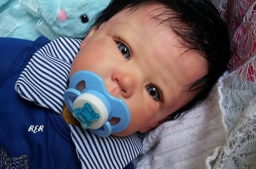 Deputados protocolam PLS para proibir atendimento de ‘bebê reborn’ no SUS