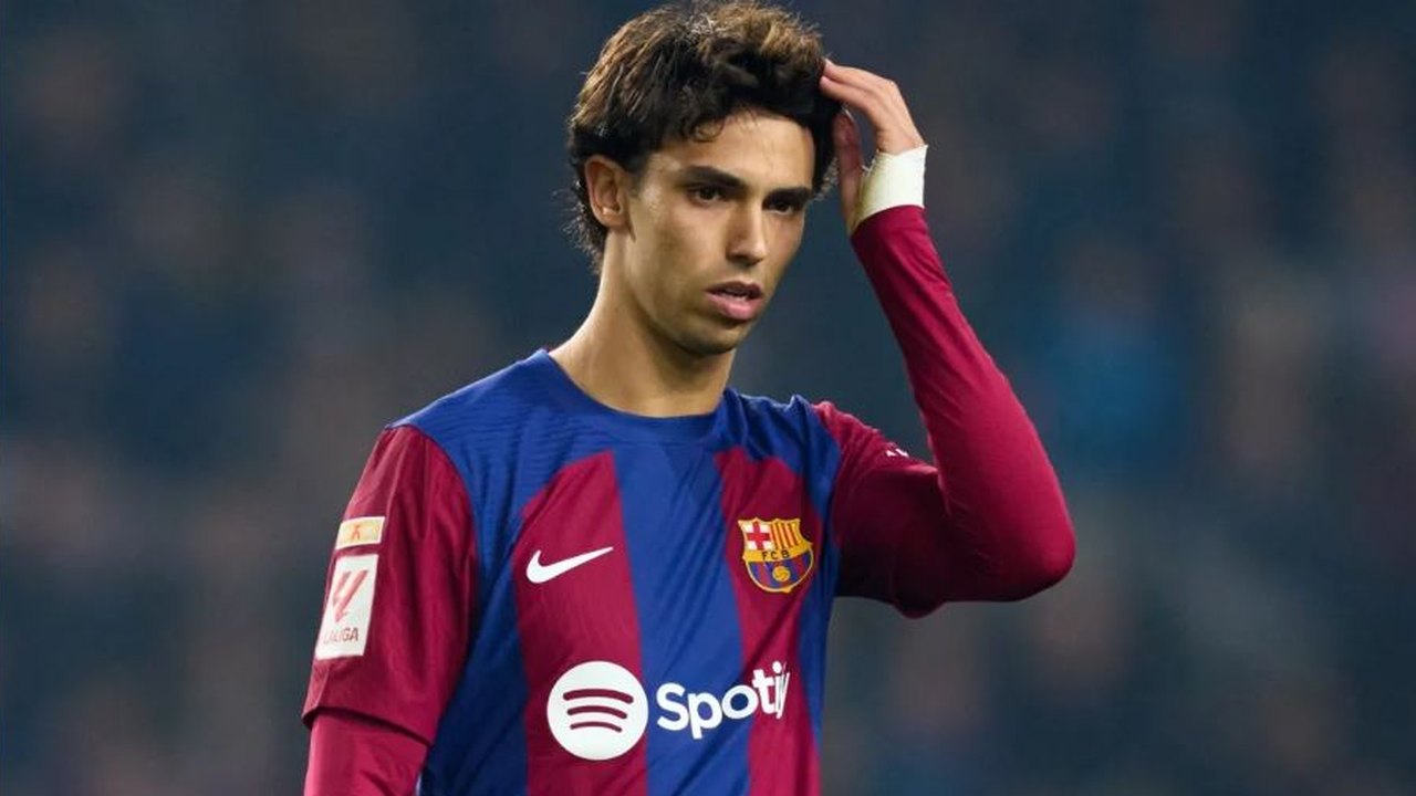 João Félix lesiona ligamento do tornozelo em treino e desfalca Barcelona por até três semanas