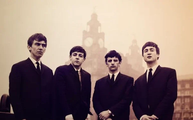 Três livros sobre os Beatles serão lançados no Brasil em 2025