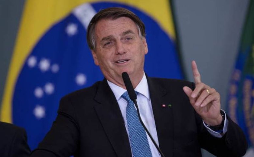 Bolsonaro menciona Alexandre Silveira como novo líder do governo no Senado