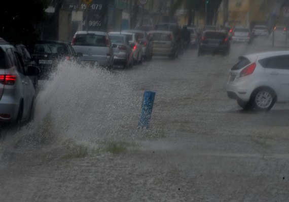 Chuva forte alaga ruas de Lisboa e de outras regiões de Portugal; veja vídeos