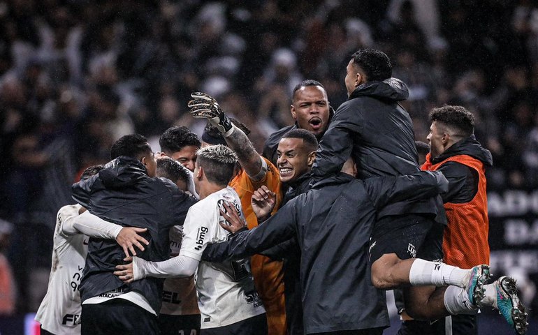 Corinthians volta a jogar bem, vence Atlético-MG e se classifica nos pênaltis na Copa do Brasil