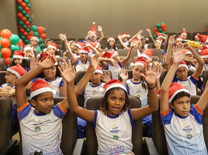 Natal Solidário: TJAL presenteia mais de 150 crianças da rede pública