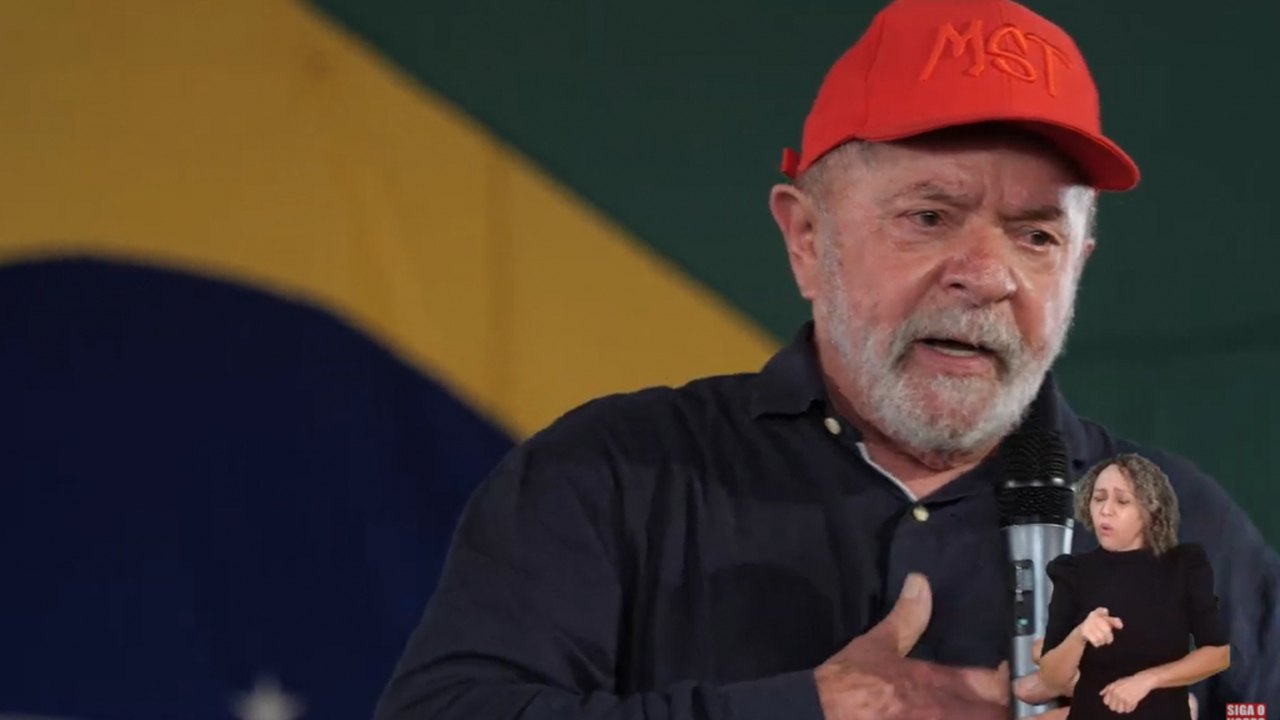 Lula critica troca no comando da Petrobras e defende fim da paridade de preços