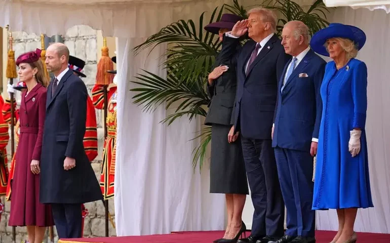 Trump é recebido como 'realeza' por Charles III em Windsor
