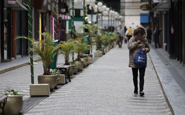 Inmet alerta para onda de frio no Sul e excesso de chuva em 3 regiões