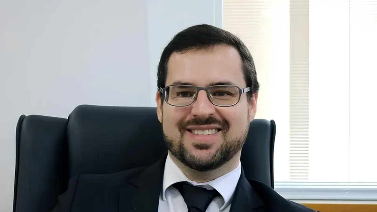 Decisão que permite dedução integral de escola regular para autistas no IRPF combate o capacitismo estrutural, afirma André Naves